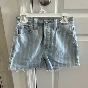 HOLLISTER ULTRA HIGH-RISE MOM SHORTS